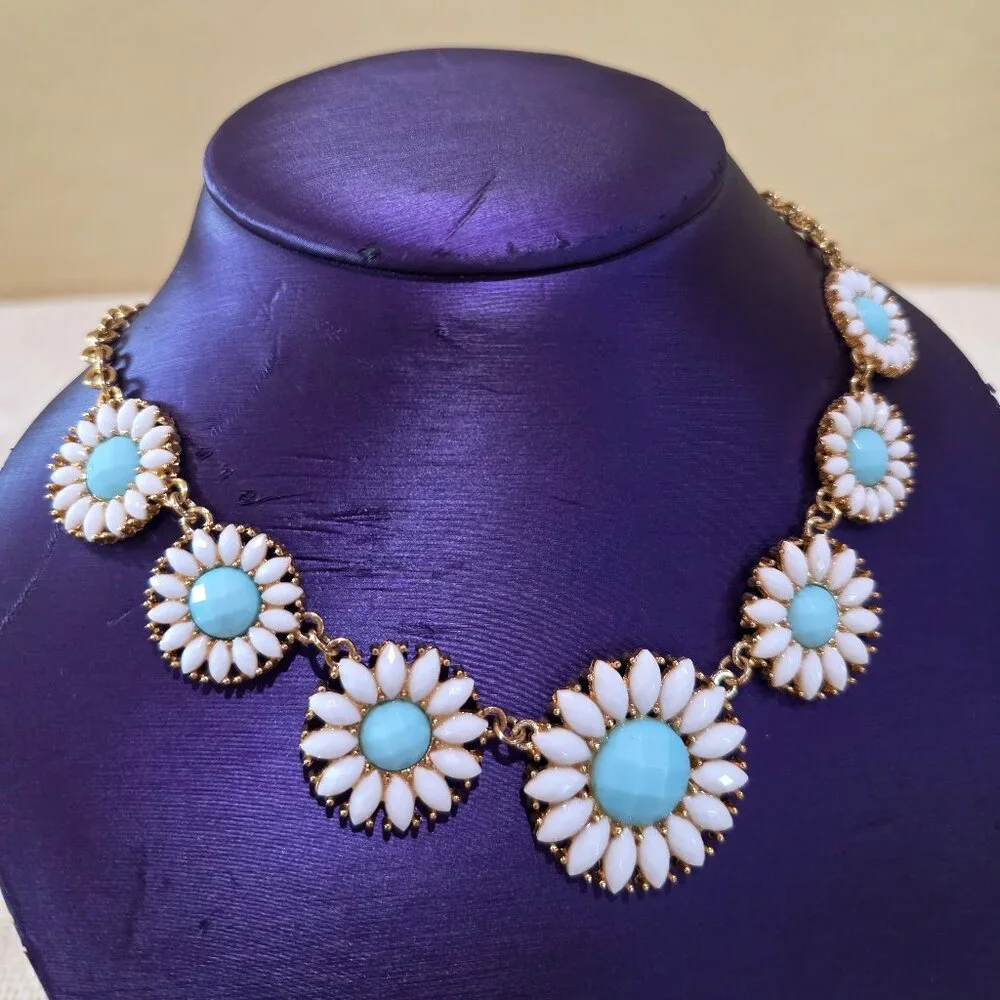 Retro White Blue Daisy Flower Statement Bib Collar Gold Floral Necklace